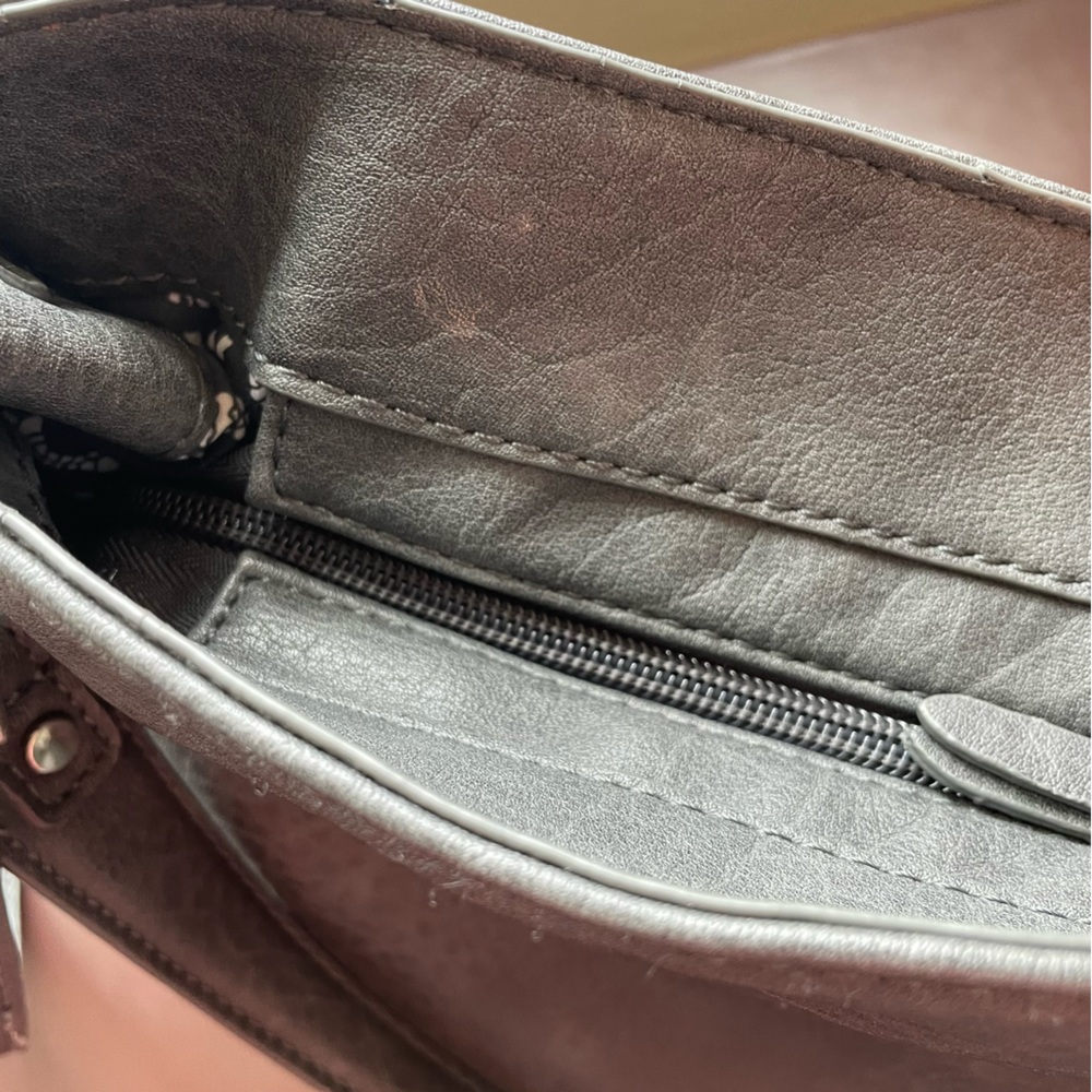 Moda Luxe Gray Faux Leather Crossbody or Shoulder Purse - Picture 10 of 16